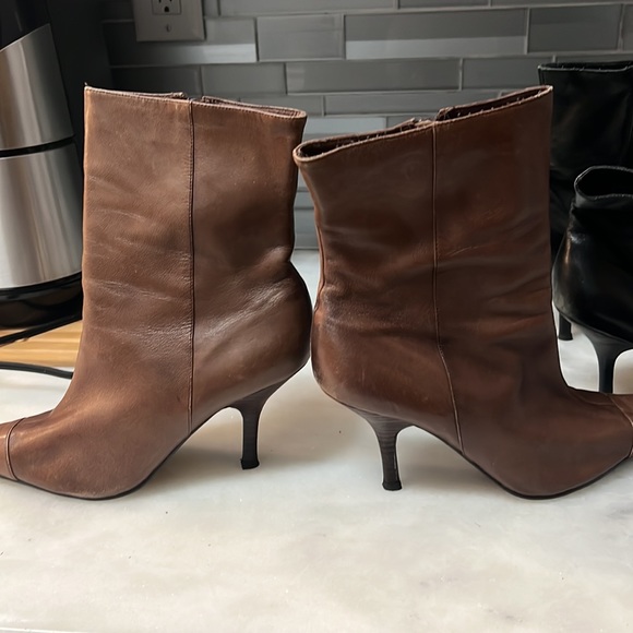 2 for 1..Pointed toe boots. Good condition. Wear shown on toes. - Picture 5 of 6